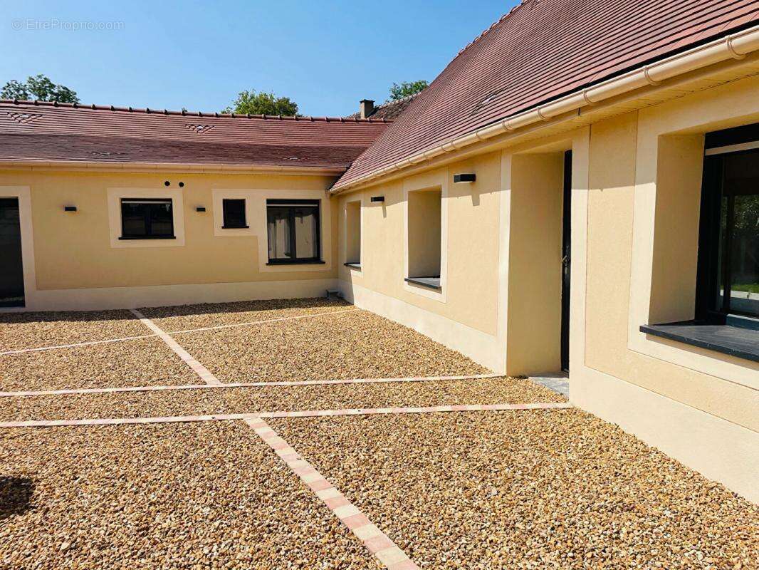 Maison à SAINTE-GEMME-MORONVAL