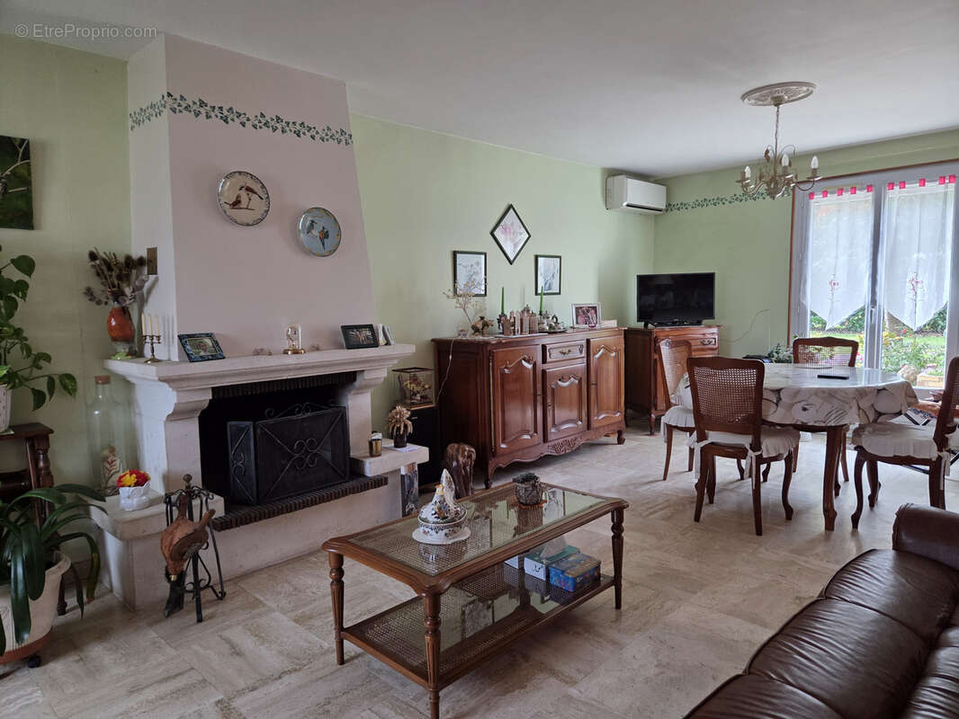 Maison à NEAUPHLETTE