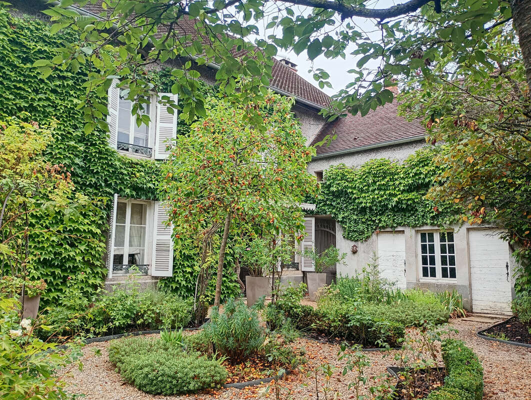 Maison à DAMPIERRE-SUR-SALON