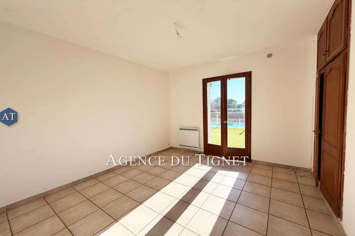 Maison à SAINT-CEZAIRE-SUR-SIAGNE