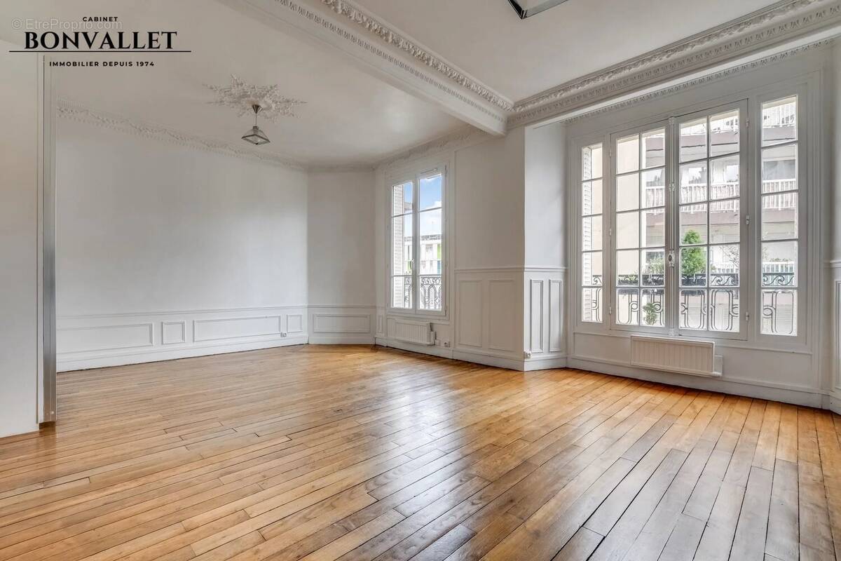 Appartement à PARIS-15E
