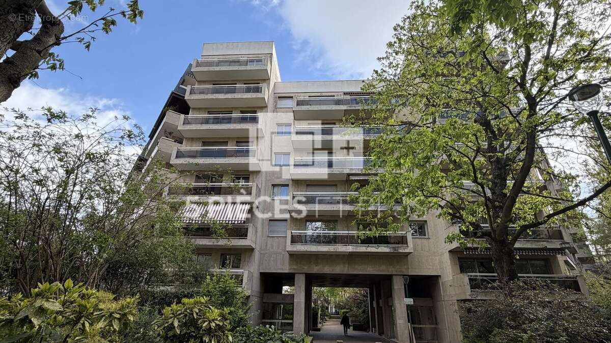 Appartement à NEUILLY-SUR-SEINE