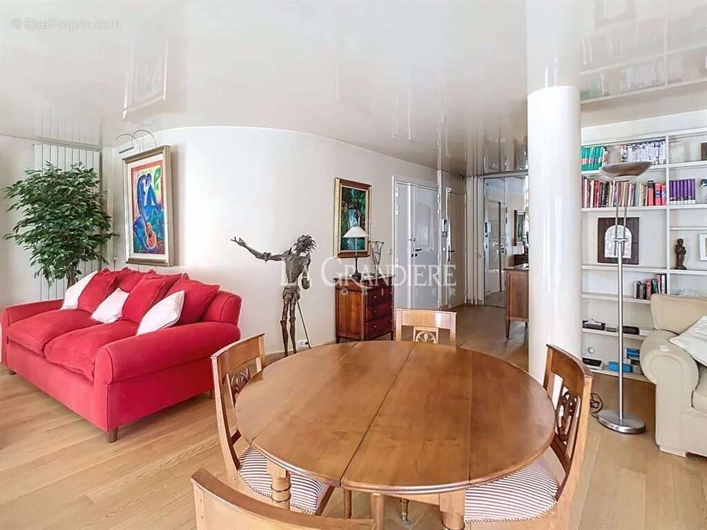 Appartement à PARIS-16E