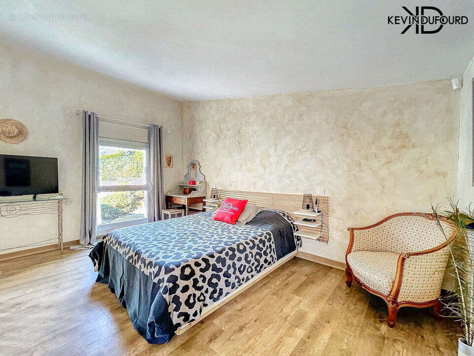 Maison à SAINT-ETIENNE-DE-FONTBELLON