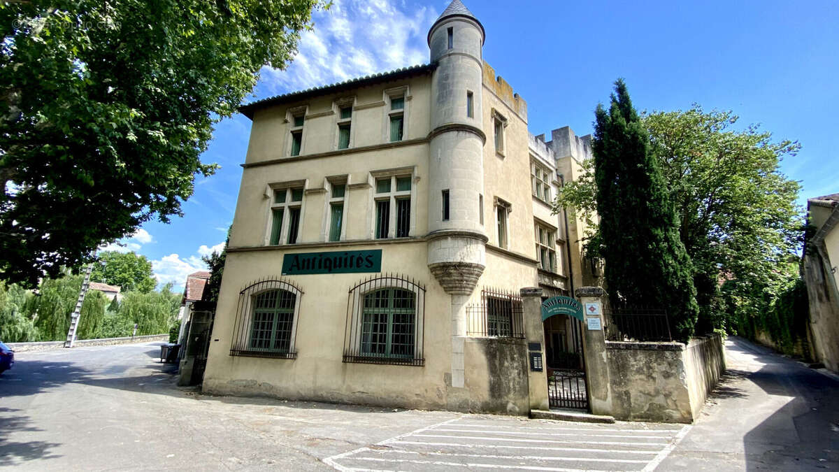 Château classé aux monuments historique au coeur de Pernes les Fontaines - photo 2