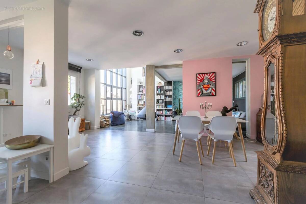Maison d'architecte 5 pièces de 150 m² sur 425 m² de terrain - photo 2