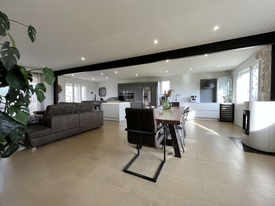 Maison à SAINT-JUST-SAINT-RAMBERT