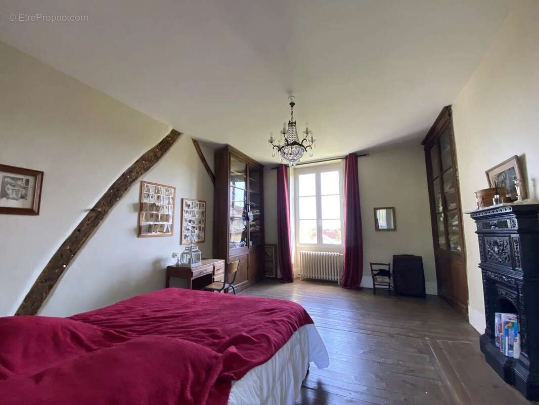 Maison à CARROUGES