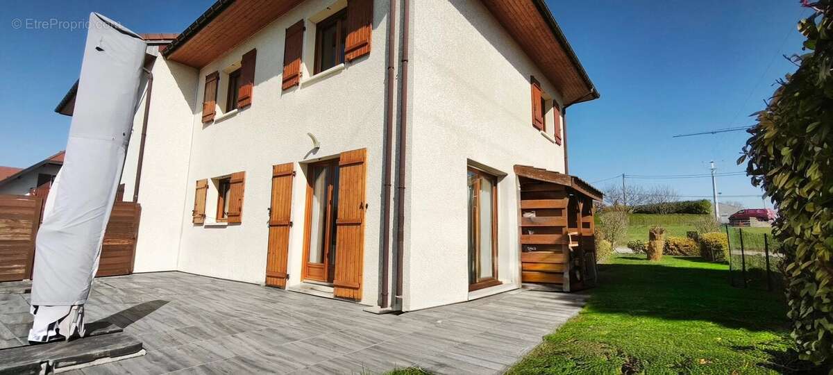 Appartement à POISY