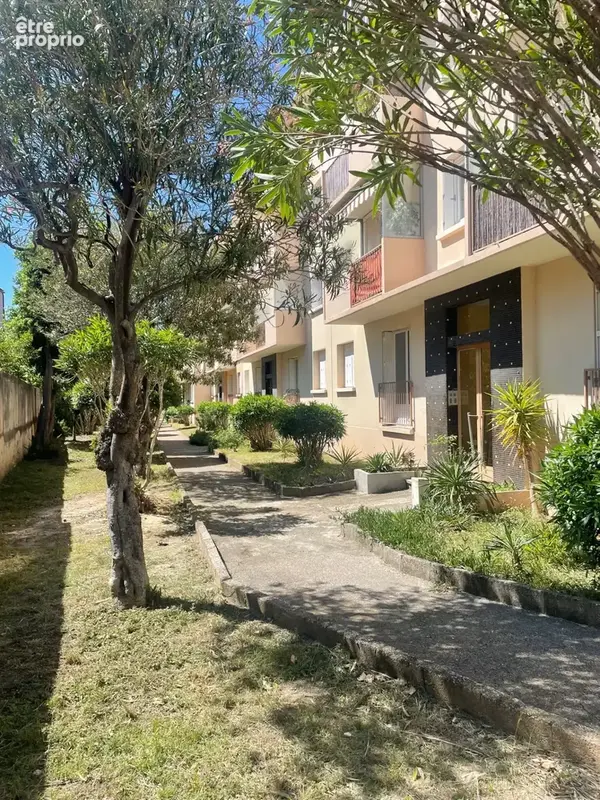 Appartement à LE REVEST-LES-EAUX