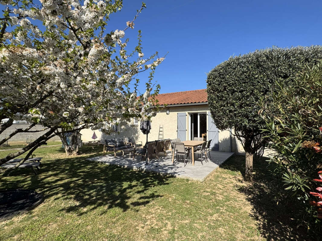 Villa T4 plain pied entièrement rénovée - photo 8