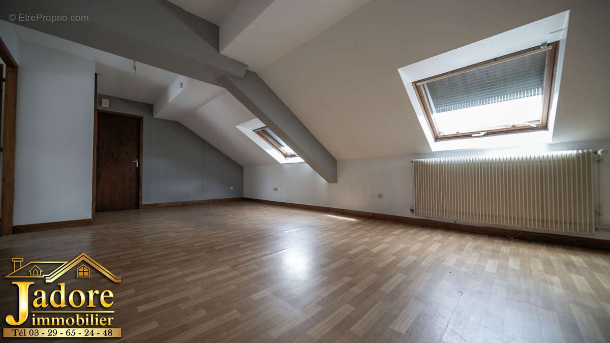 Immeuble+ maison + garage - photo 6