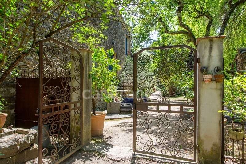 Mas à vendre 15 pièces  523 m2 avec Gîte 14 pers.SAINT SEBASTIEN D'AIGREFEUILLE (30) Terrain + de 7 ha - photo 5