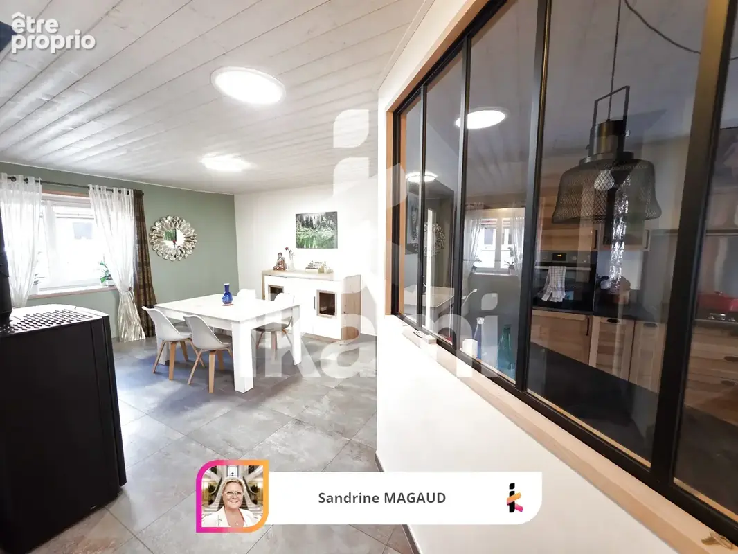 Photo Maison à Lyaud au prix de 499 000€