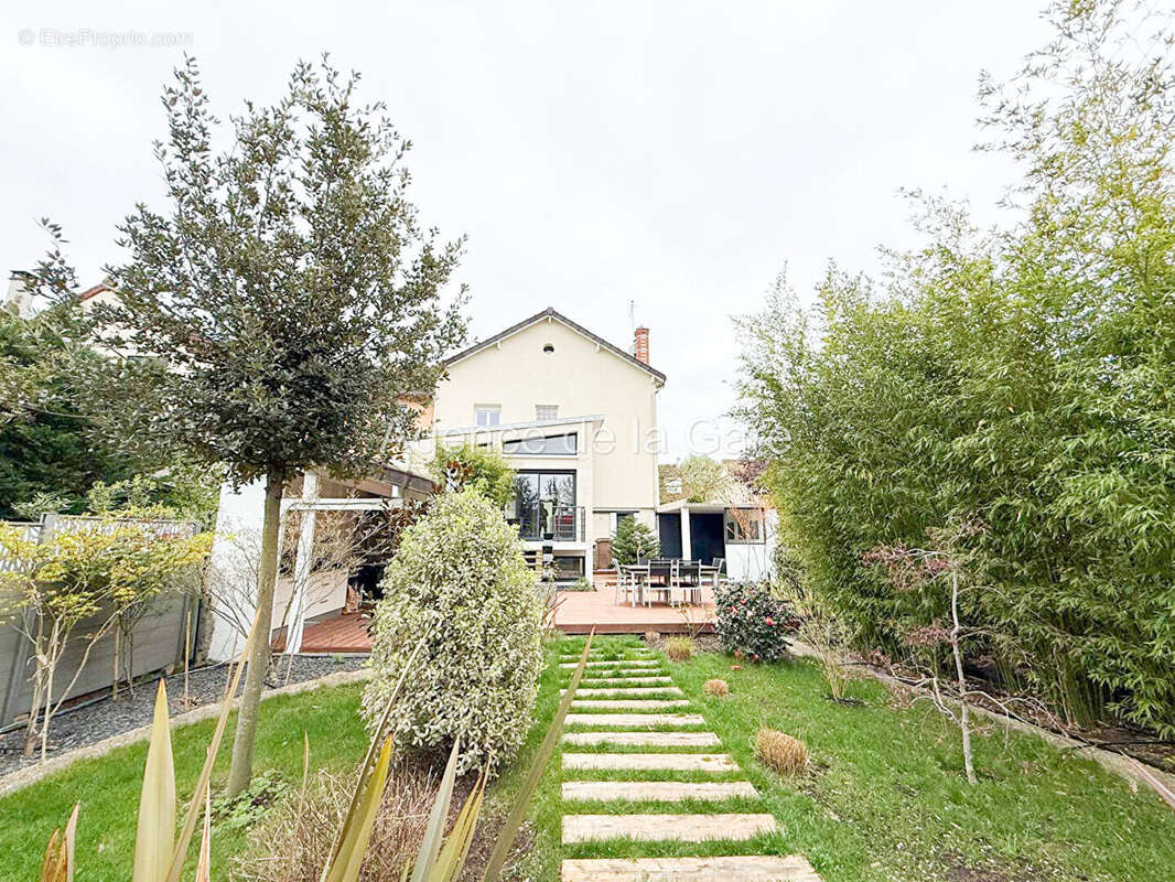 Maison à SARTROUVILLE