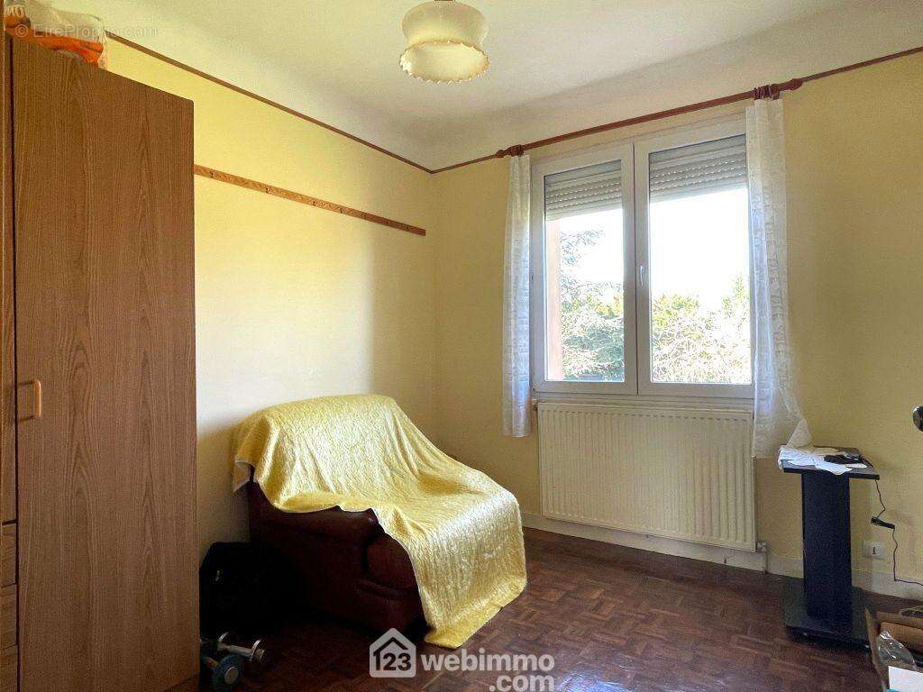 Un bureau de 9 m2, - Maison à CHATELLERAULT