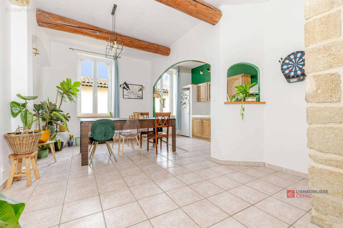 Maison à SAINT-CHAMAS