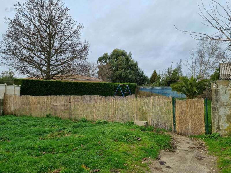 Maison à AMBARES-ET-LAGRAVE