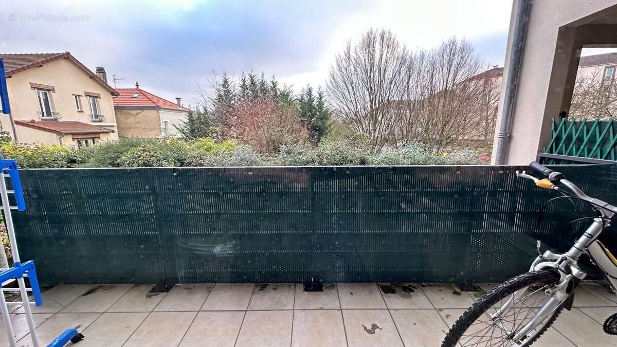 F4 avec terrassse (78 m² Carrez) à NEUILLY SUR MARNE - photo 3