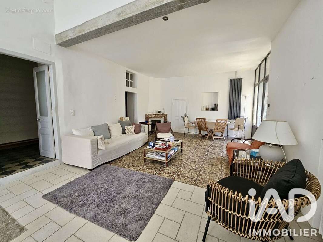 Maison 260 m² à Villeneuve-De-Berg  - photo 8