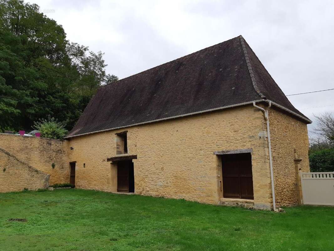 Grange sur 2 niveaux - Maison à COUX-ET-BIGAROQUE