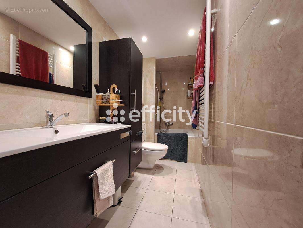 Maison 235 m² à Martigues  - photo 7