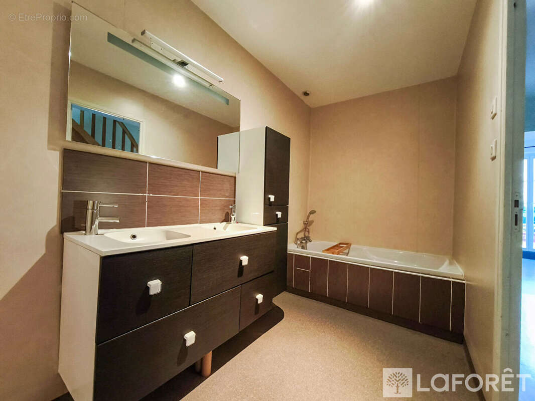 Appartement à AIGUILHE