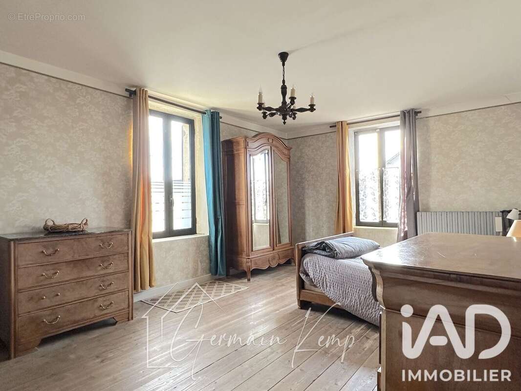 Maison 214 m² à Le Pont-De-Beauvoisin  - photo 8