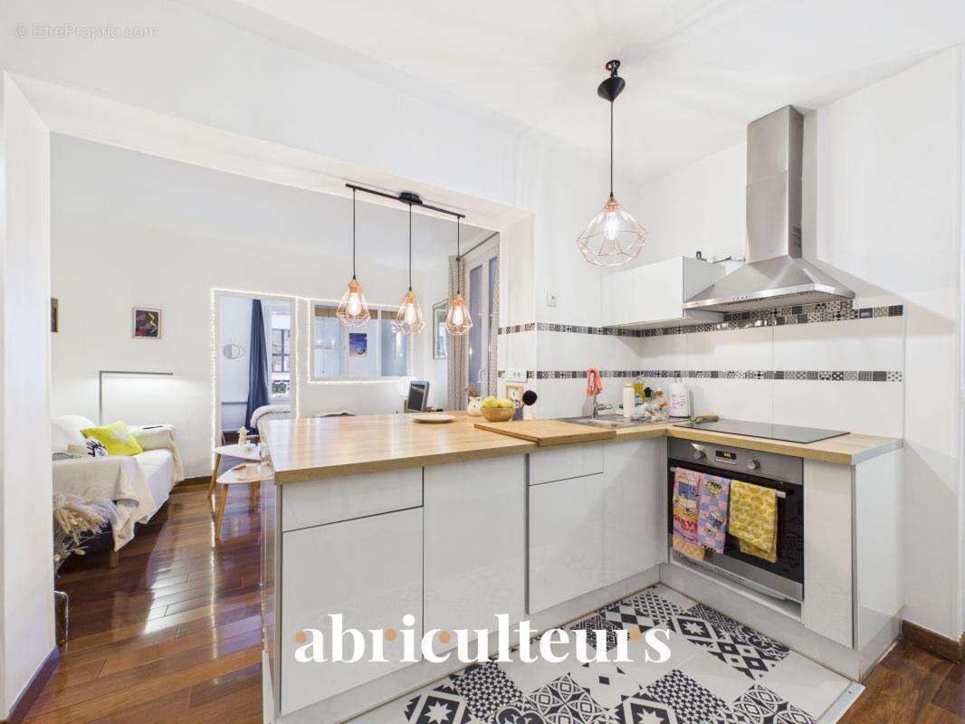 Appartement avec terrasse de 7m² en vente à  Paris 11e, Rue de la Fontaine au Roi (75011) - photo 5