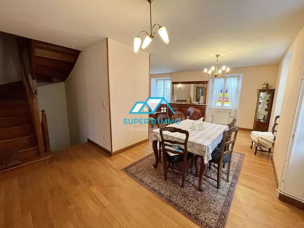 Maison à CHAMPAGNAC-LE-VIEUX