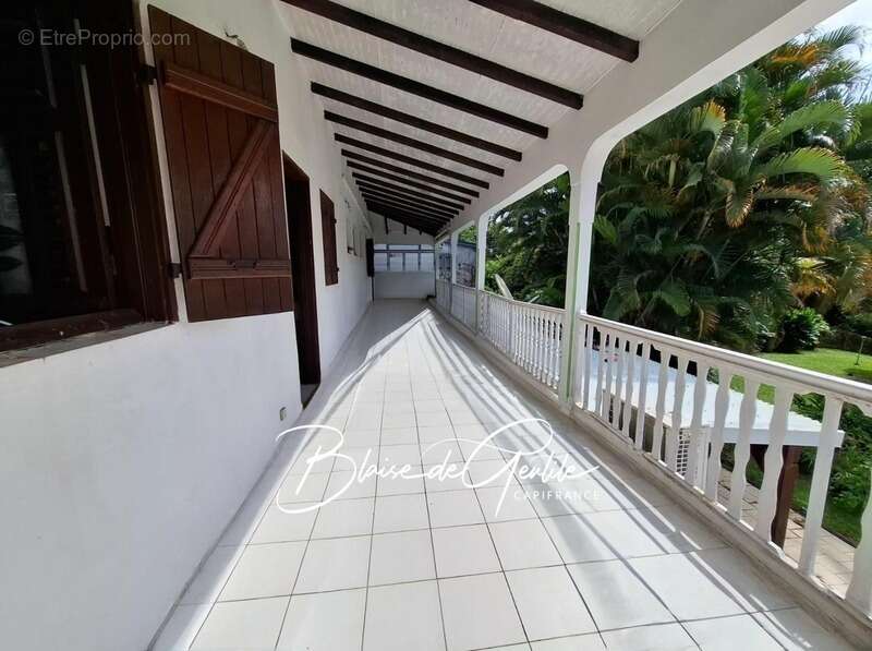 Maison à BAIE-MAHAULT