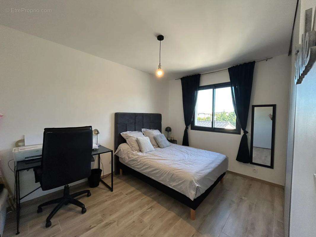 Maison à MONTELIMAR