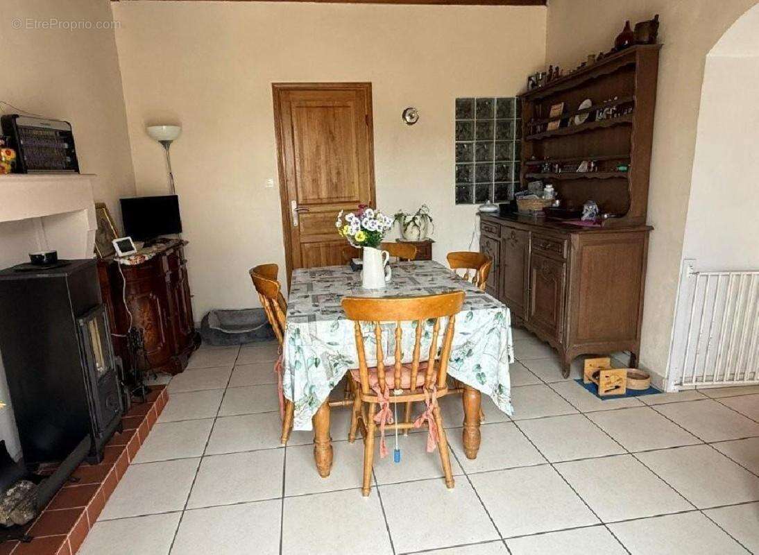 Maison 162 m² à Sauze-Vaussais  - photo 4