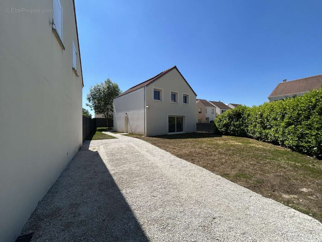 Maison à CRECY-LA-CHAPELLE