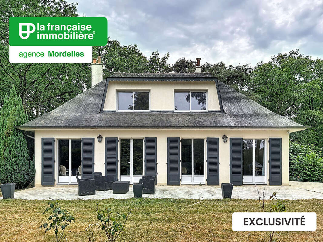 A vendre -Maison rénovée -5 chambres - terrain arboré d'environ 1 hectare - sous-sol complet - photo 8