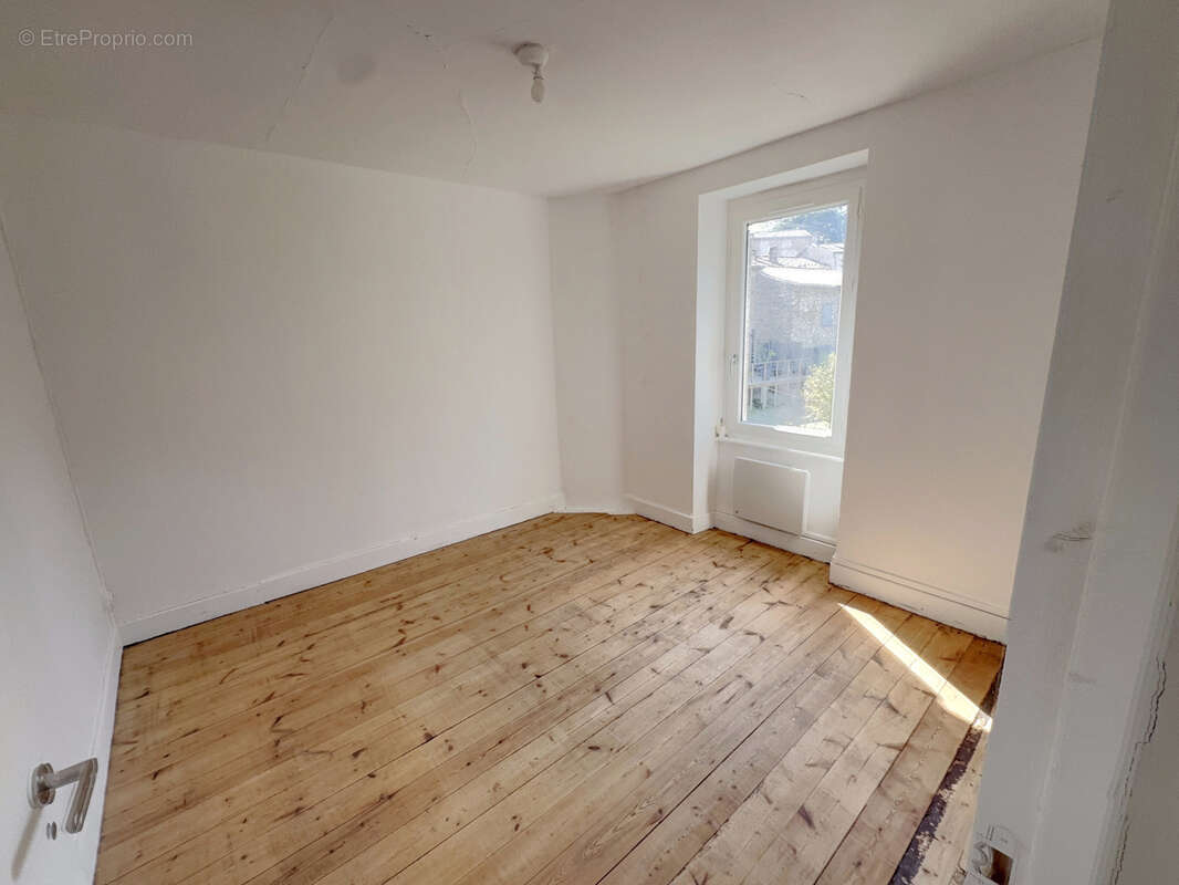 Grande Maison rénovée 175 m2 avec jardin ! - photo 7