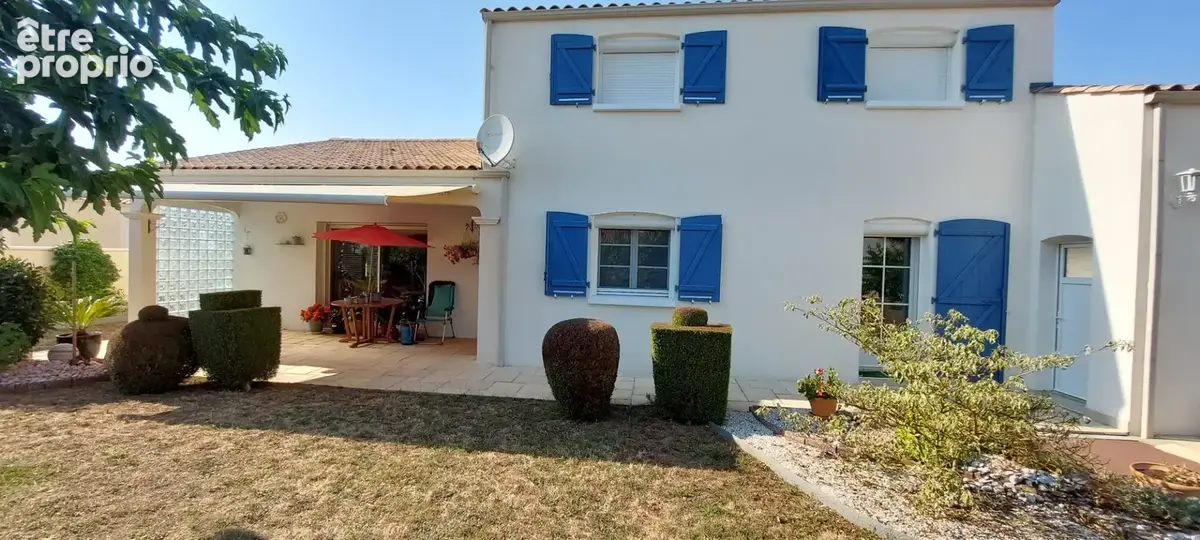 Maison à vendre 6 pièces - 149m2 - 4 chambres - double garage  LUCON (85) - photo 2
