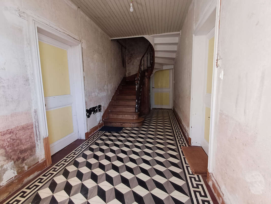 Maison à BAIGNES-SAINTE-RADEGONDE