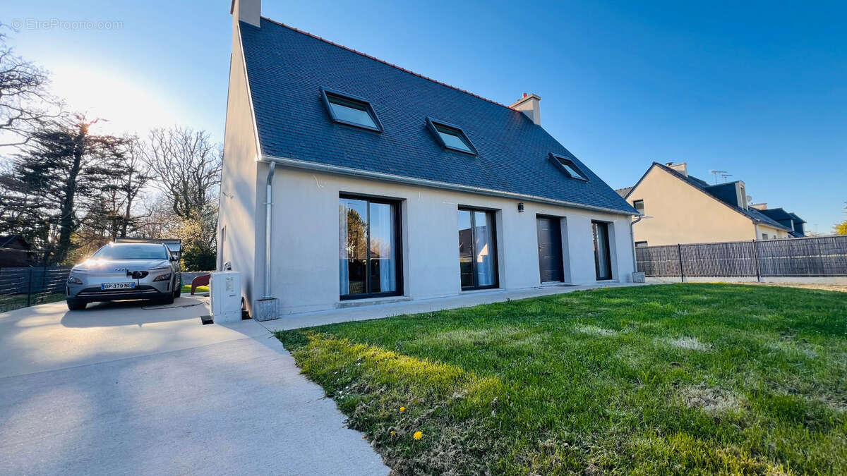 BEGMEIL (29) – Maison familiale rénovée avec prestations modernes, 5 chambres et terrasse plein sud à 700 m de la plage - photo 2