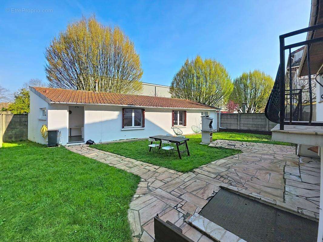 Maison à CHENNEVIERES-SUR-MARNE