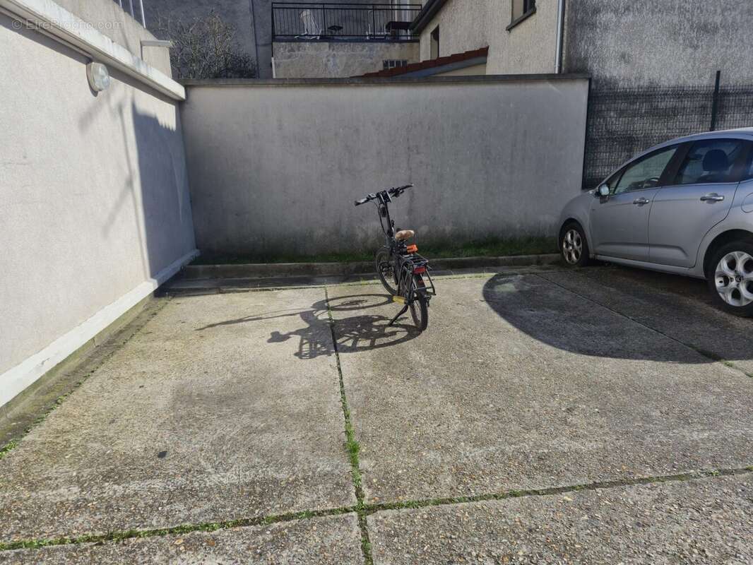 Parking à MONTREUIL