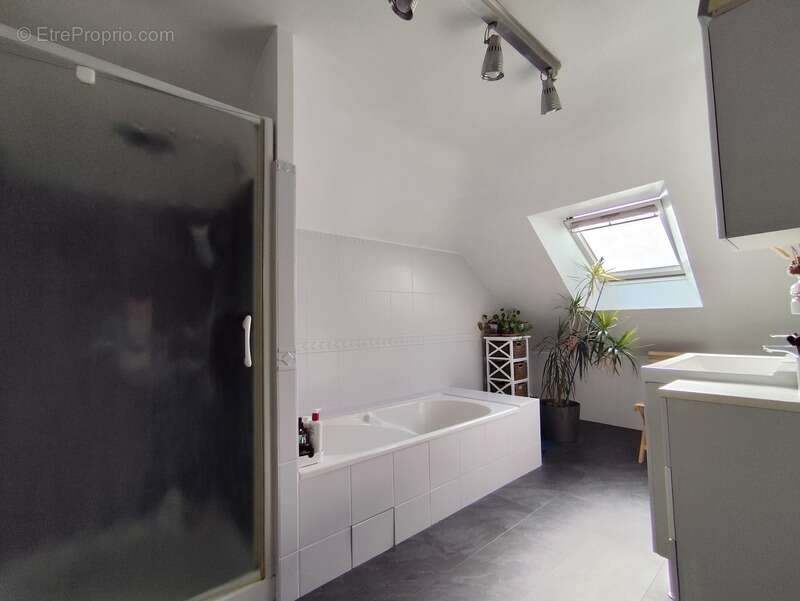 Maison à SAINT-JACUT-LES-PINS