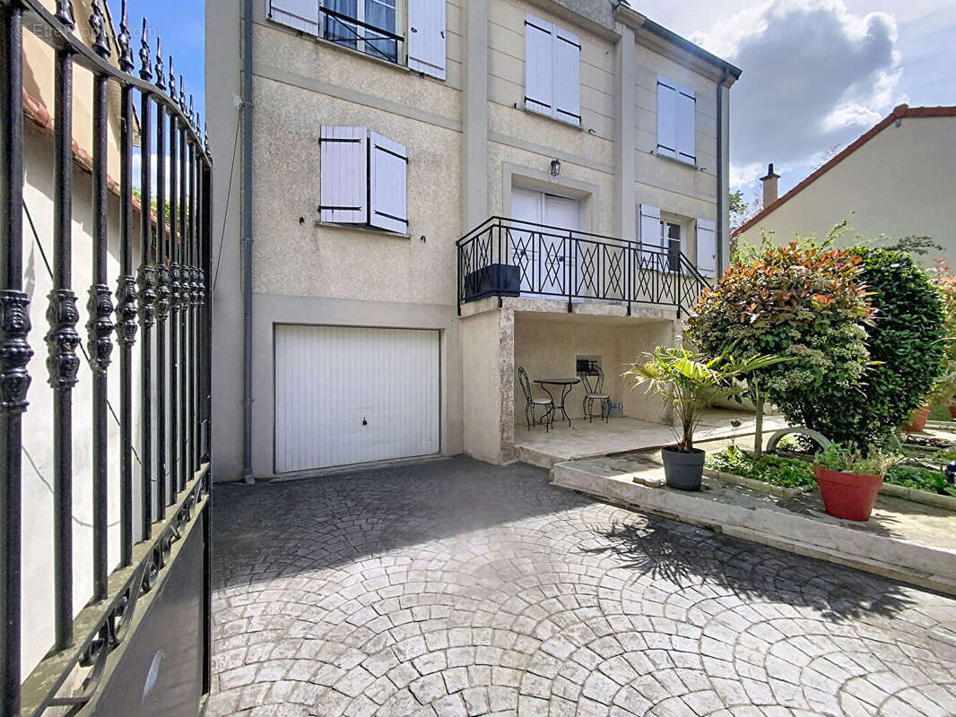 Maison à SAINT-MAUR-DES-FOSSES