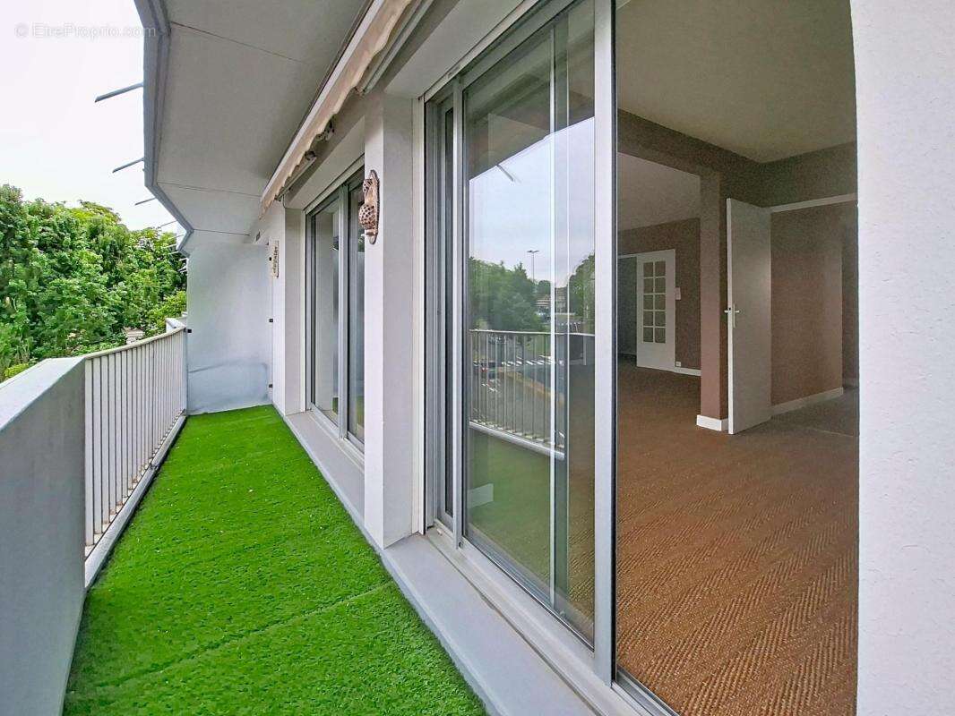 Appartement rénové de 81 m² – Résidence Saturne à Cholet - photo 3