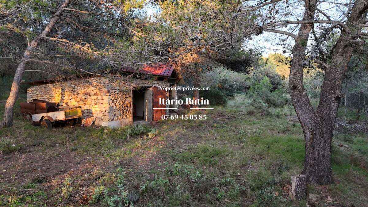 Terrain à CAPESTANG