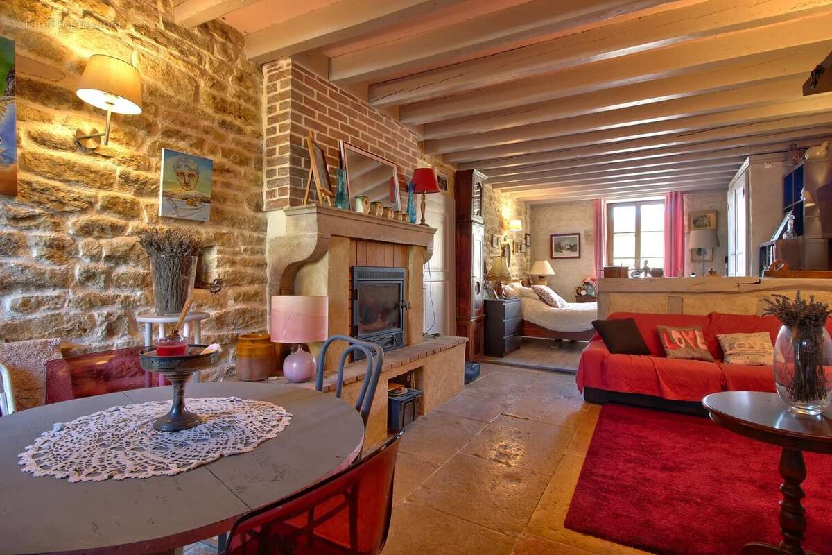 Maison à MASSINGY-LES-VITTEAUX