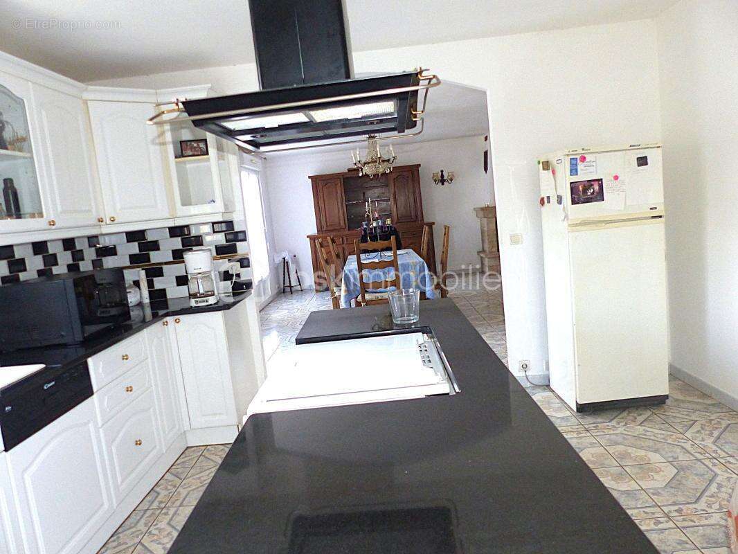 Maison à AILLANT-SUR-THOLON