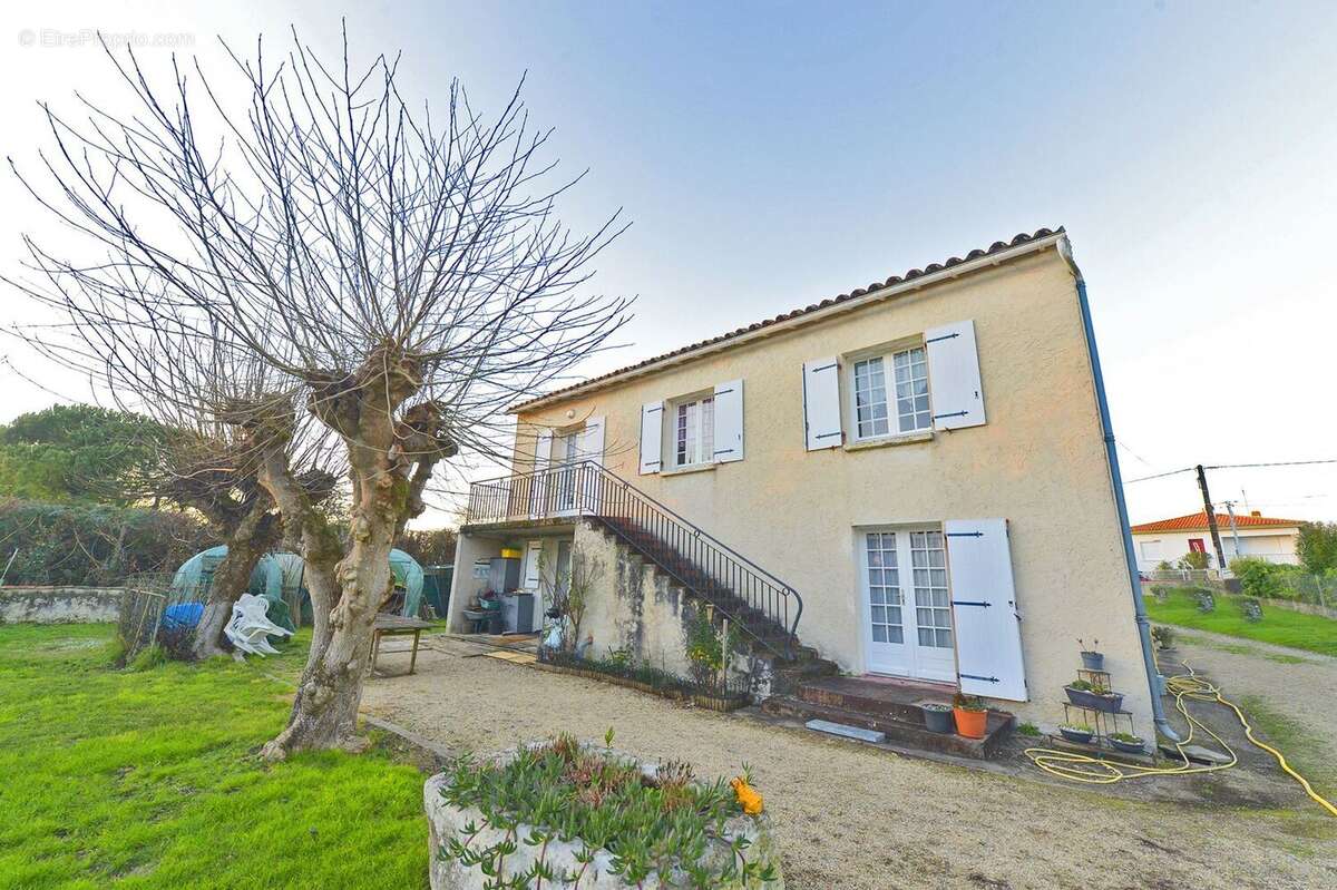 Maison à COZES
