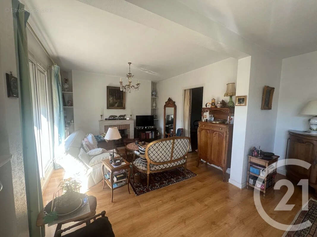 Appartement 90 m² à Aurillac  - photo 3