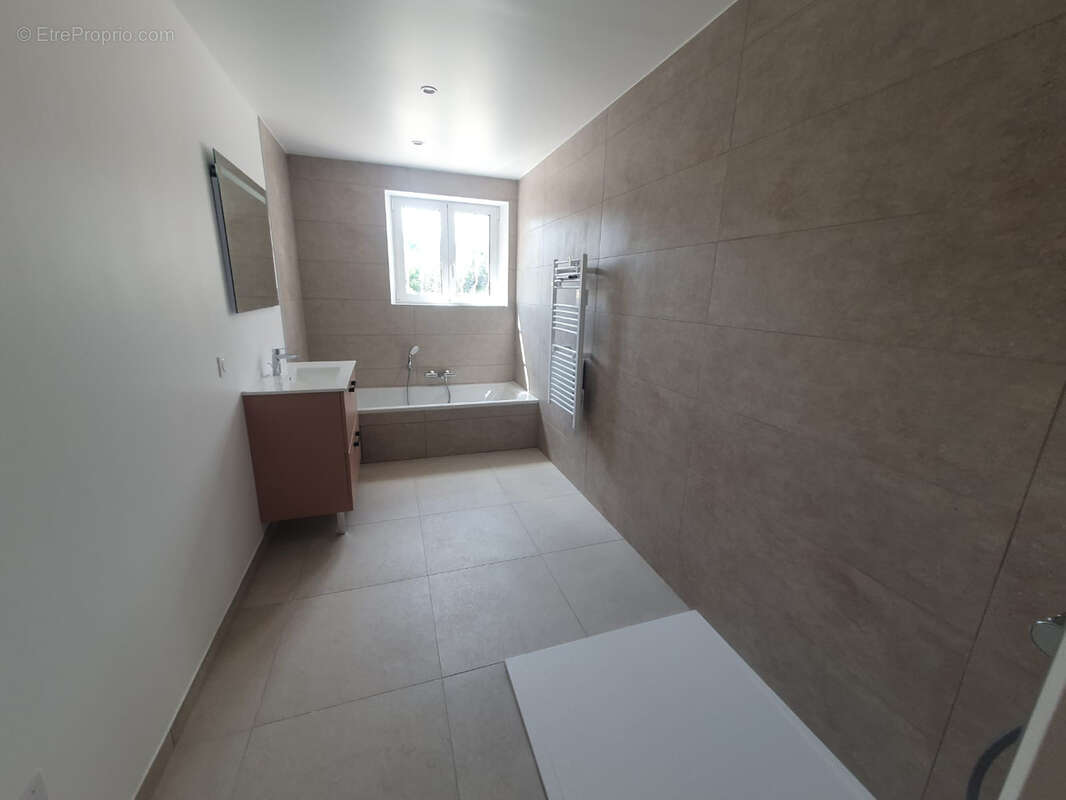 Maison à PLAN-DE-LA-TOUR